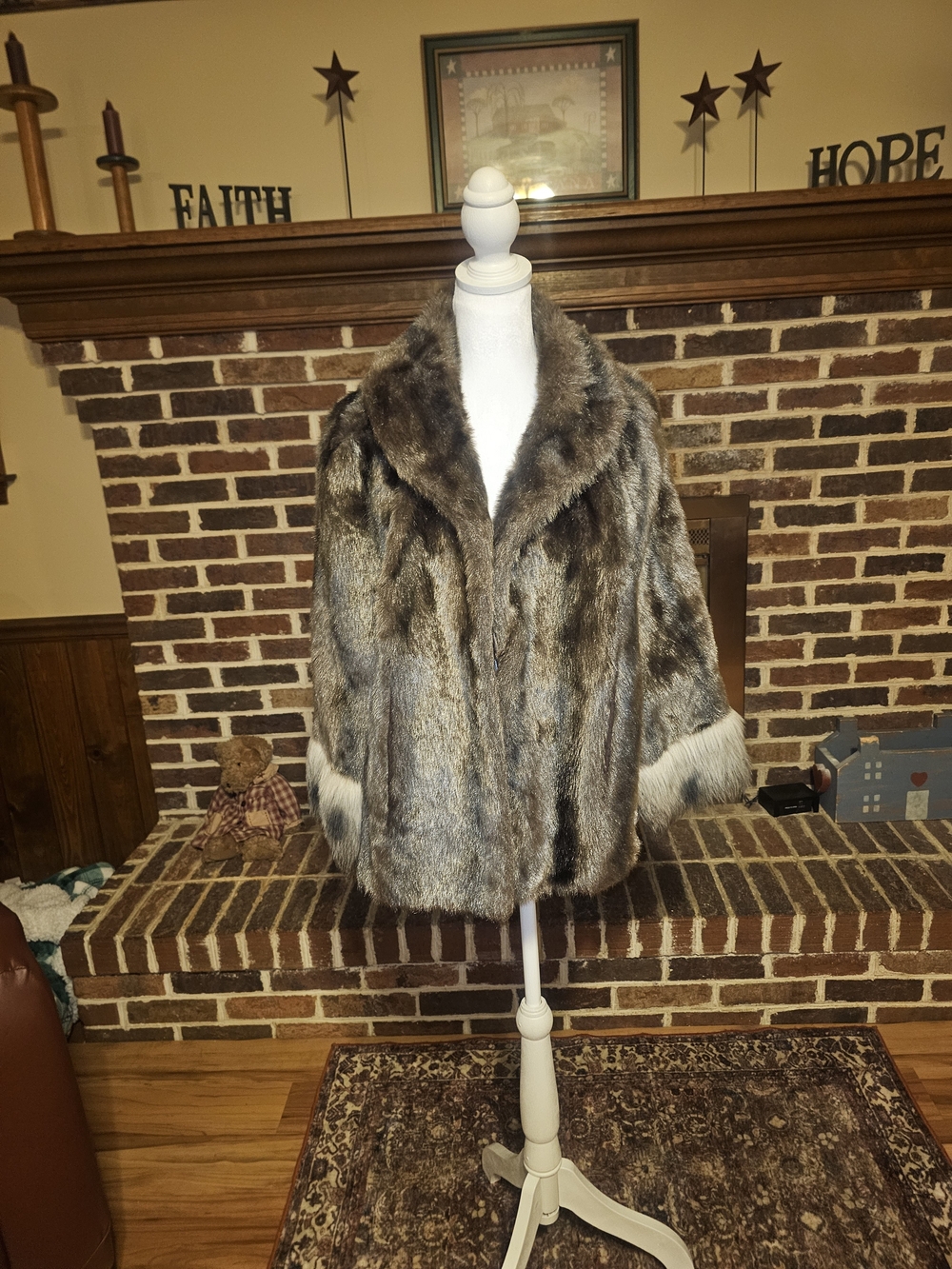 Vintage 1960's Regina Glenara By Glenoit Fur Cape
